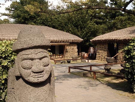 항상 수호신처럼 서 있는 돌하르방 